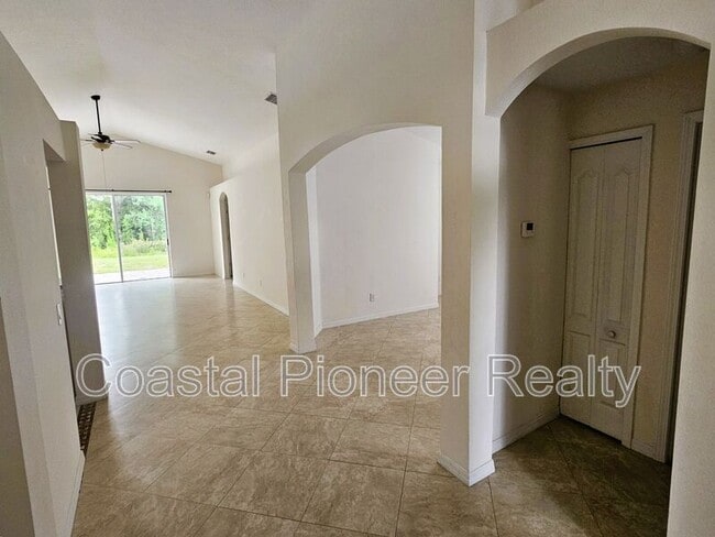 Foto del edificio - 3220 Clover Blossom Cir