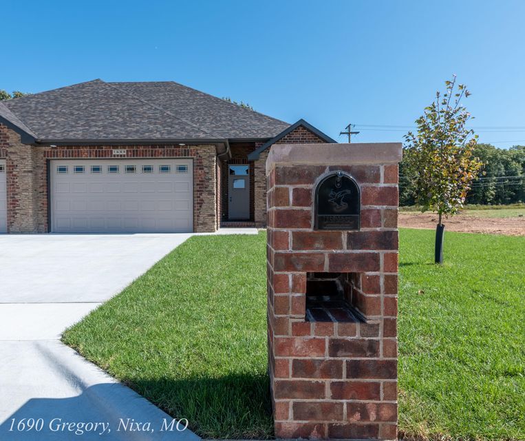 Primary Photo - 1688 N Gregory Dr