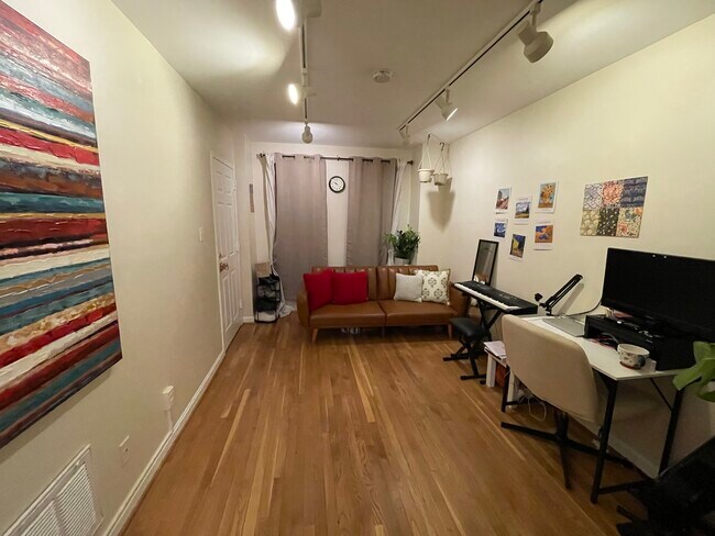 Foto del edificio - 3242 Jones Ct NW