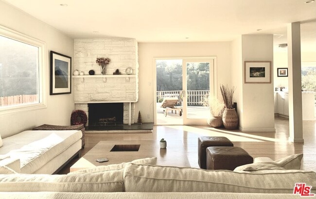 Building Photo - 8139 Laurelmont Dr