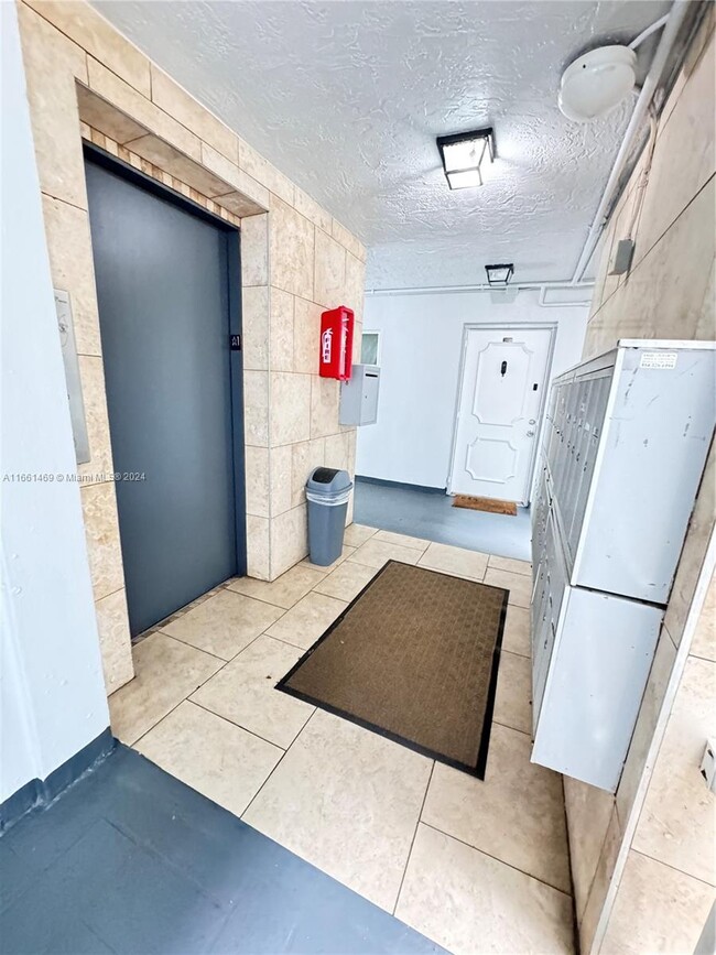 Foto del edificio - 9461 Evergreen Pl
