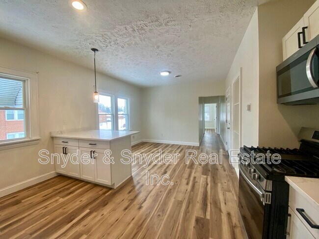 Building Photo - 884 Copley Rd