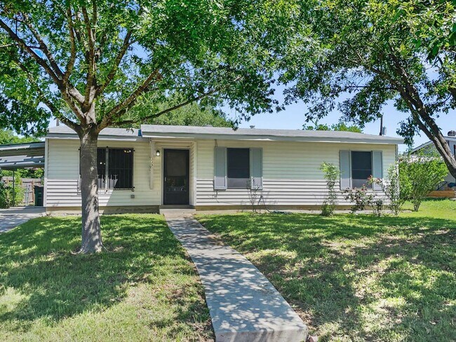 Building Photo - Cute 3 bedroom- 1 bath home ready for move...