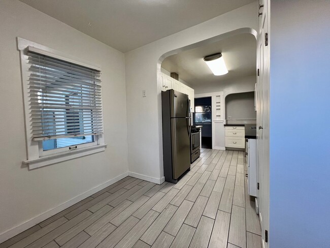 Foto del edificio - North Park Cottage! LARGE ENCLOSED PRIVATE BACKYARD! Washer & Dryer! Assigned Parking!