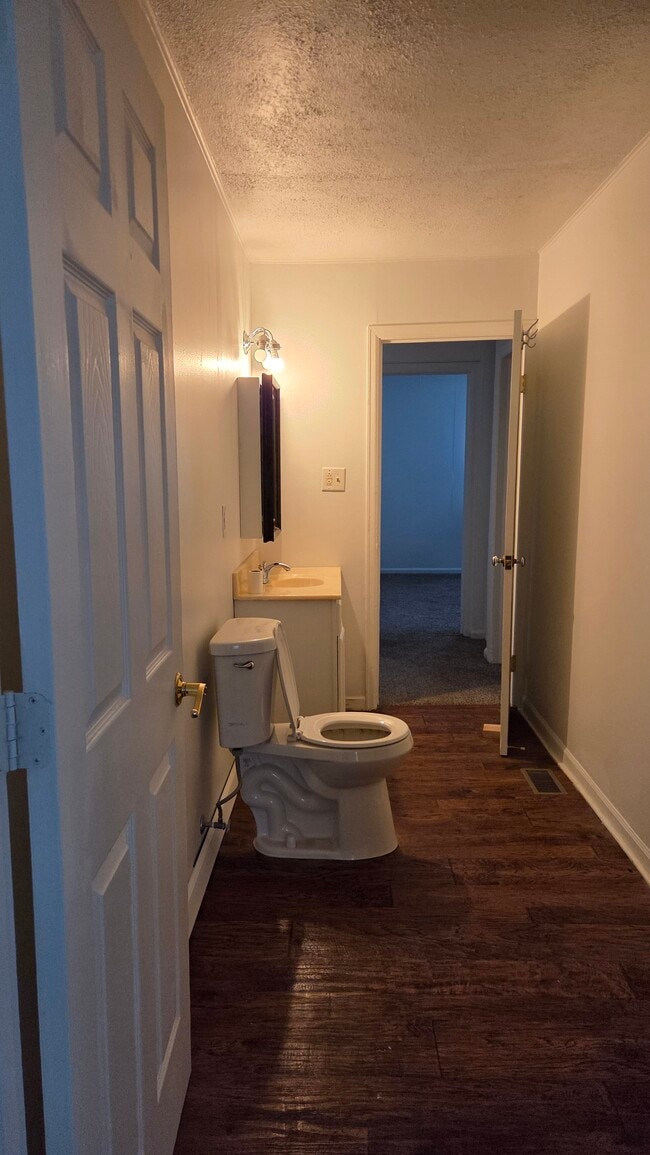 Building Photo - 5843 Shimer Ave