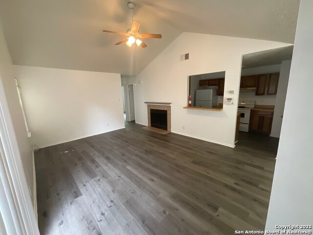 Foto del edificio - 7006 Silver Canyon