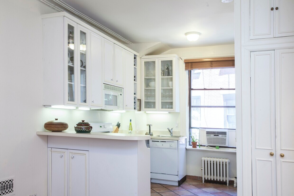 Building Photo - 31 Stuyvesant St