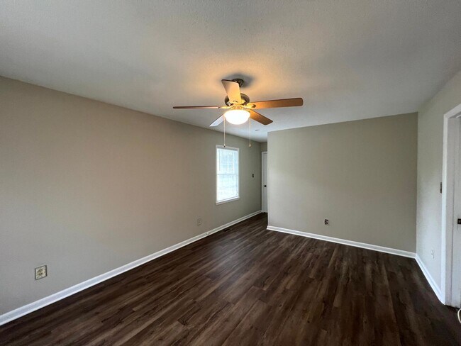 Foto del edificio - 109 Deerfield Drive~ Deerfield
