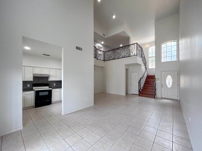 Building Photo - 7521 Country Club Dr