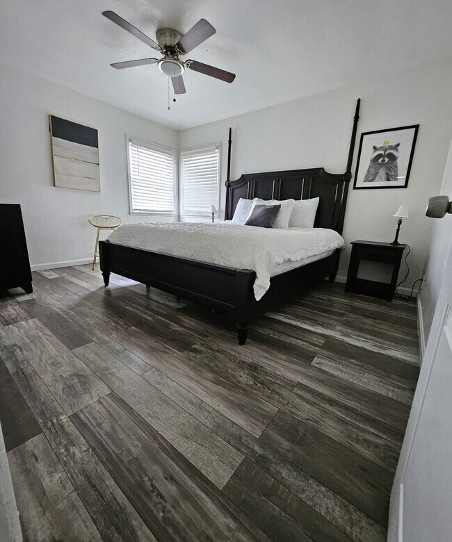 Foto del edificio - Charming 3-Bedroom Home in the Heart of La...