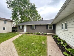 Building Photo - 3910-3912 Camelot Dr SE