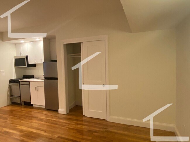 Building Photo - 9/1  No Fee! - Renovated Back Bay studio!
