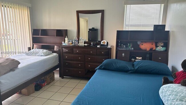 Foto del edificio - 670 NW 114th Ave