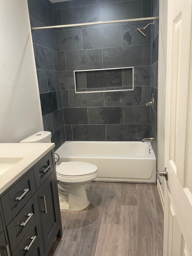 Foto del edificio - 23318 Marigold Ave