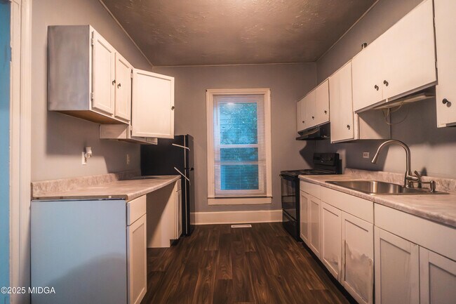 Foto del edificio - 3440 Brookdale Ave