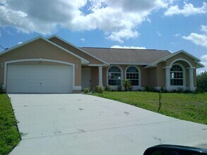 Building Photo - 4251 SW Astro Ct