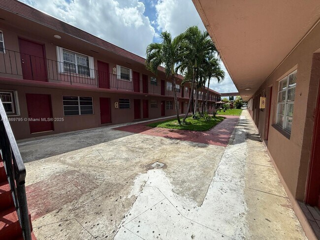 Foto del edificio - 1281 W 29th St