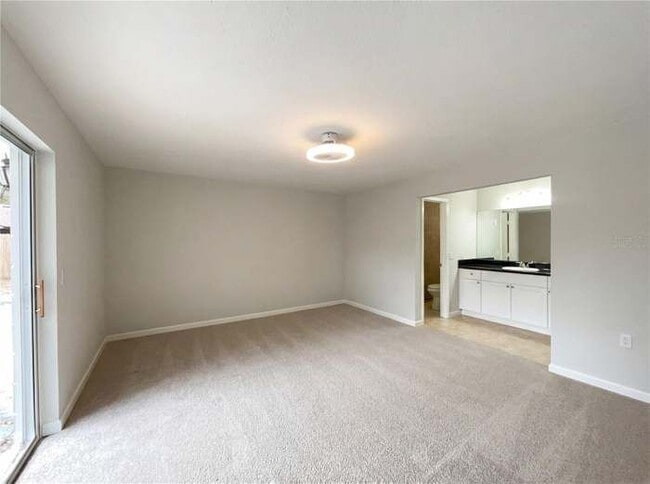 Foto del edificio - 8318 Chenille Dr