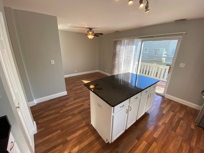 Building Photo - 2647 Woodmere Dr