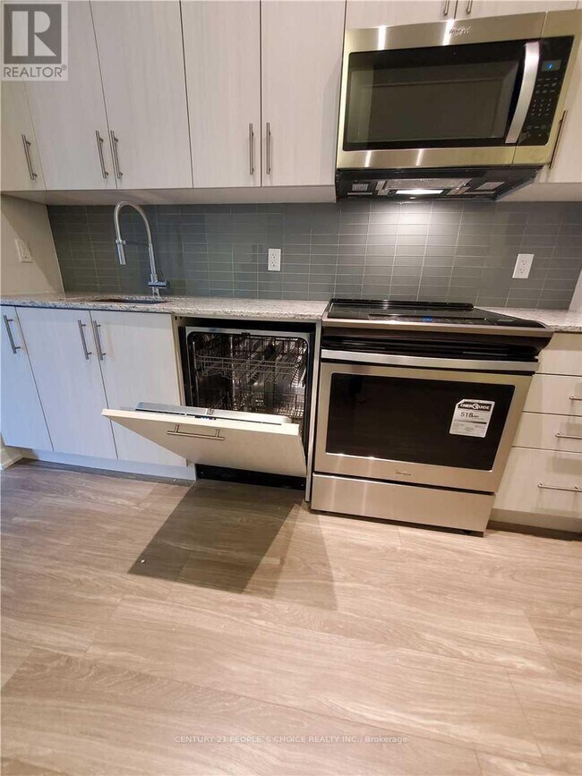 Photo du bâtiment - 4055-4055 Parkside Village Dr