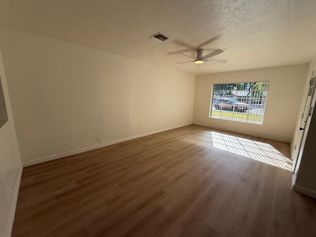 Building Photo - Spacious 4 Bed 3 Bath Single-Level Home | RV Gate | Huge Yard | Bright Open Layout