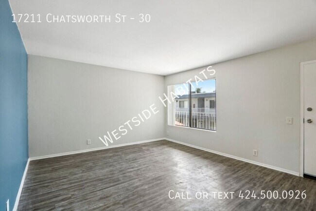 Foto del edificio - 17211 Chatsworth St