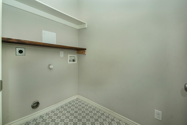 Foto del edificio - House for Lease in Sherman