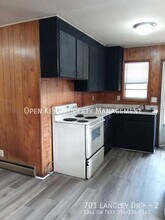 Building Photo - 701 Langley Dr