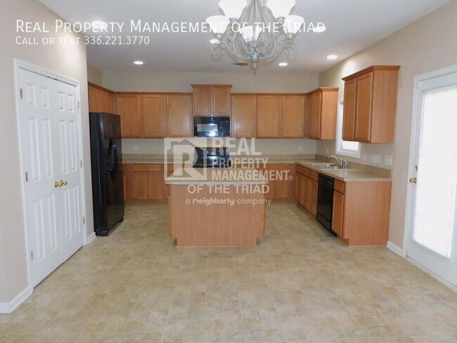 Foto del edificio - 1300 Pondhaven Dr