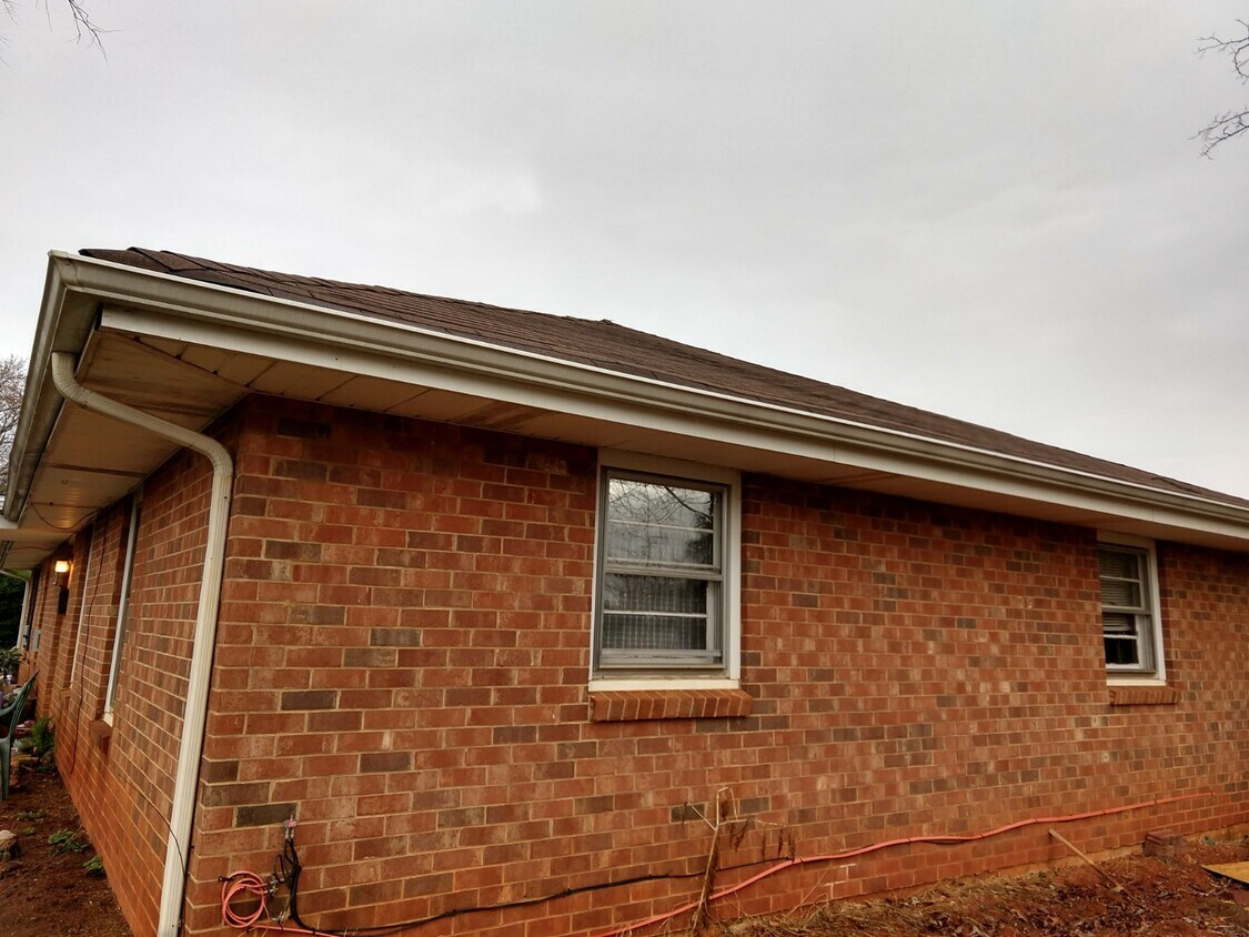 Building Photo - 308 Twin Oak Dr