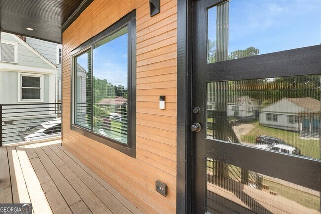 Building Photo - 255 Mathewson Pl SW