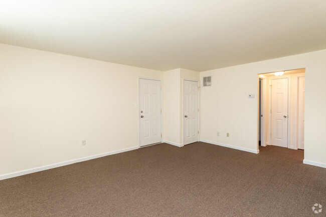 2BR, 1BA - 750 SF - Midwood Apartments