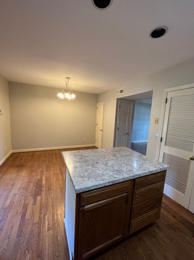 Photo - 2 Bed/ 1.5 Bath Townhome walking distance to Belmont, Minutes to Vandy