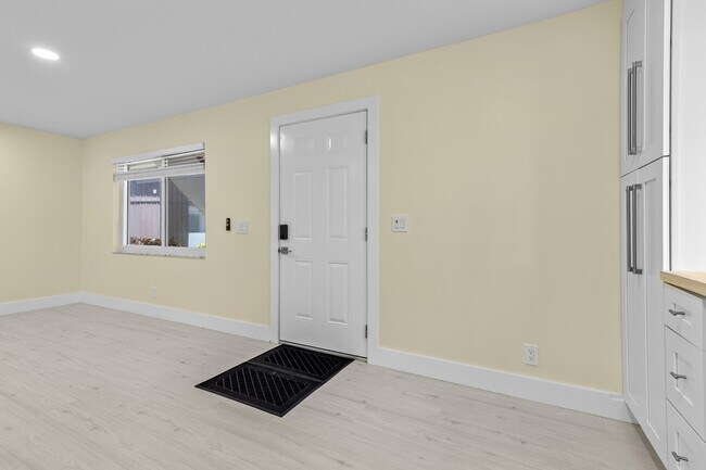 Building Photo - 969 Normandy U