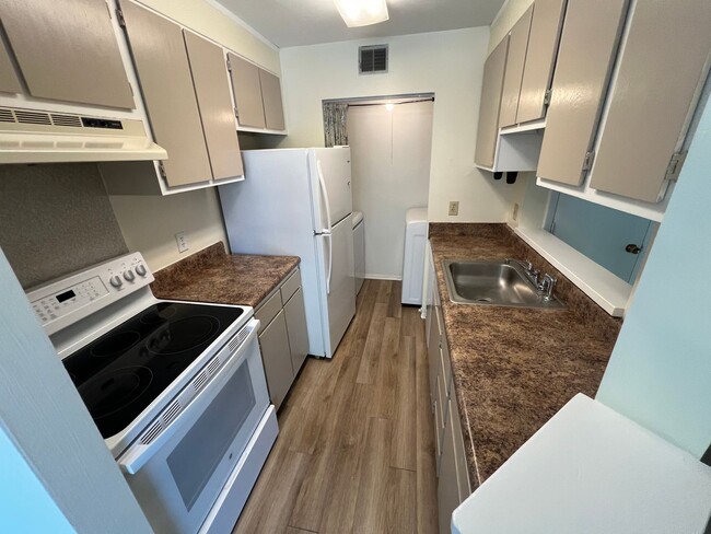 Foto del edificio - 2 Bedroom 2 Bath Condo on 2nd Floor