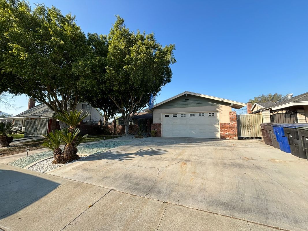 Foto principal - 10975 Endicott Dr