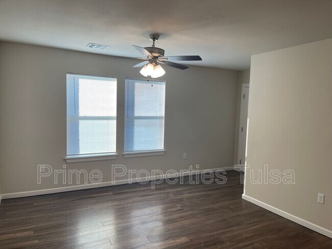 Foto del edificio - 1517 Rosewood Dr