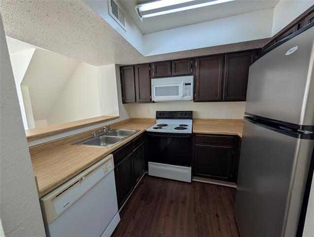 Foto del edificio - 9833 Walnut St