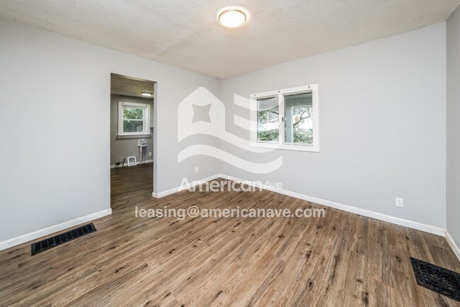 Building Photo - 306 W Matson Ave