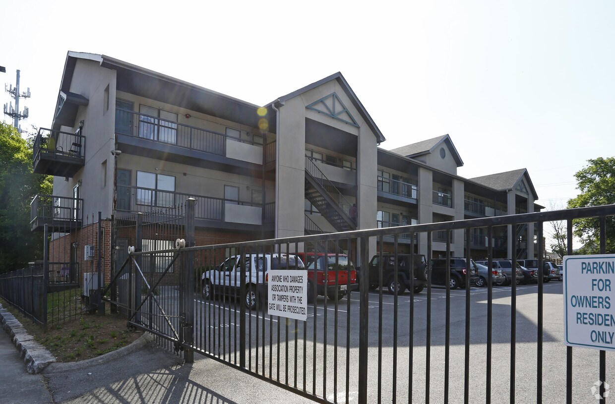 Building Photo - 1201 Laurel Ave