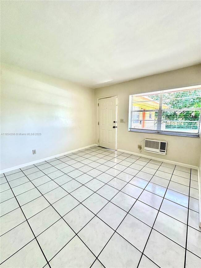 Building Photo - 15002 NE 11th Ct
