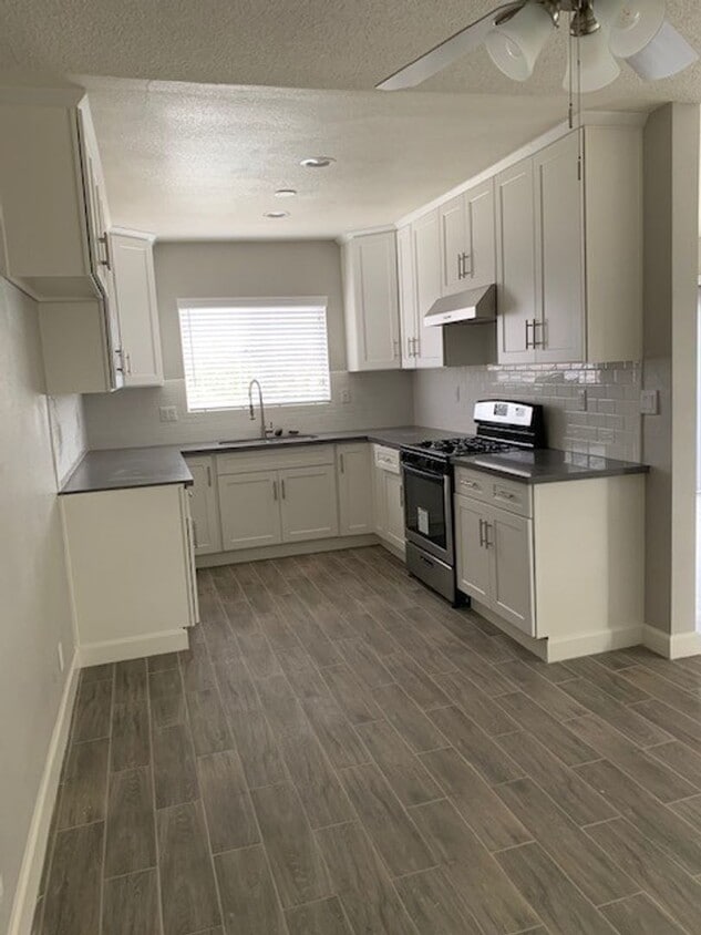 Primary Photo - 4015 W Adams Blvd