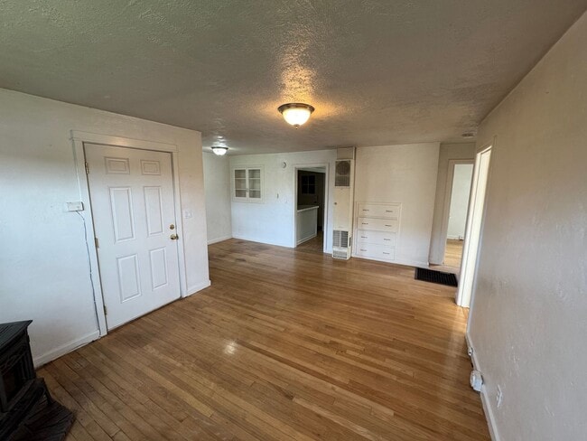 Foto del edificio - 2 Bedroom ~ 1 Bathroom House in SW Corvallis