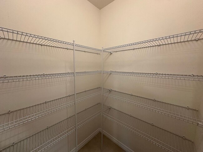 Building Photo - Beautiful and Spacious 4-Bedroom, 2-Bath H...