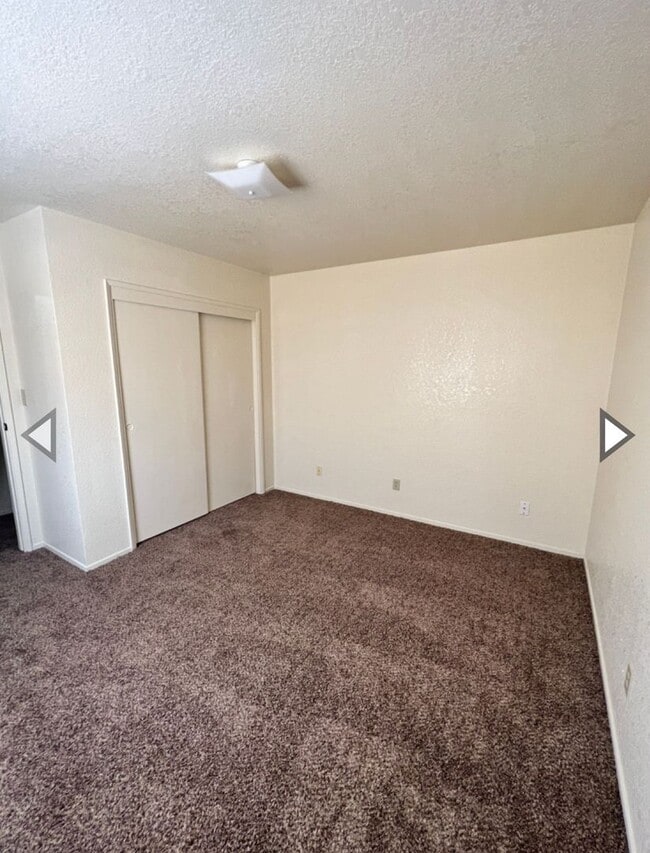 Building Photo - 21640 Brook Dr