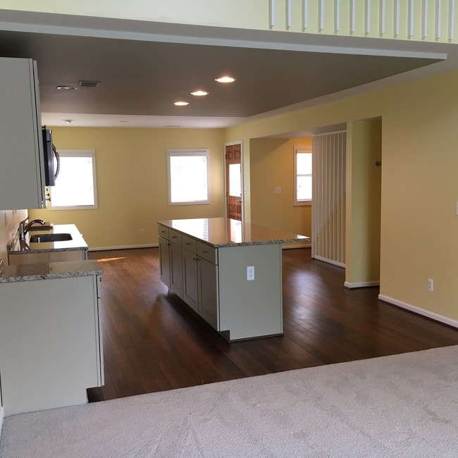 Building Photo - 253 S Union St