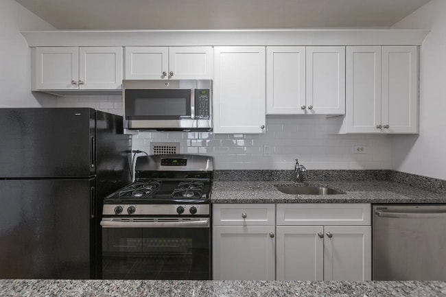 Foto del edificio - 8 Whittier Pl