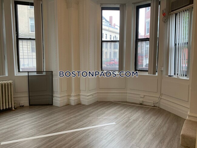 Foto del edificio - 91 Westland Ave