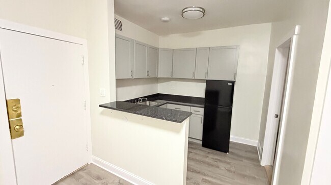 Foto del edificio - 839 W Sheridan Rd