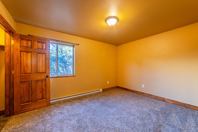 Building Photo - 916 St Joe St